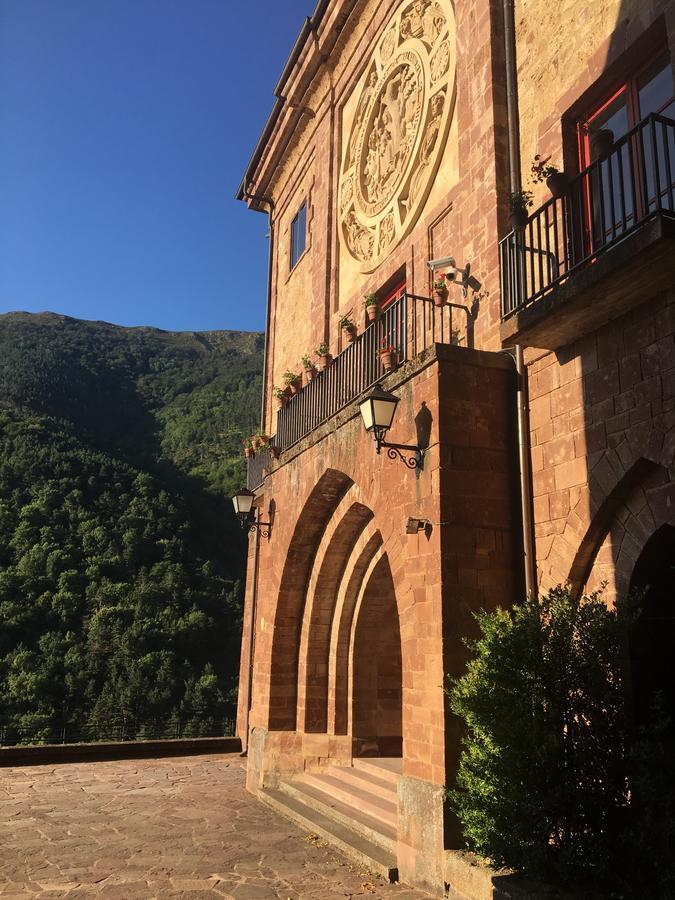 Monasterio De Santa Maria De Valvanera Anguiano Exterior foto