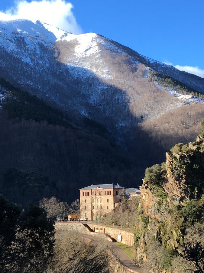 Monasterio De Santa Maria De Valvanera Anguiano Exterior foto